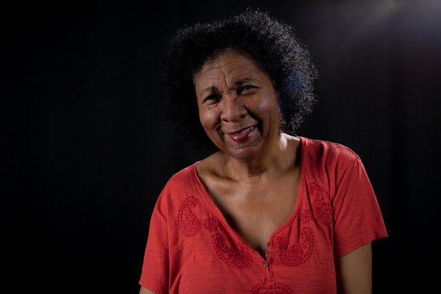 Bell Hooks y su influencia en la pedagogía crítica y la educación feminista
