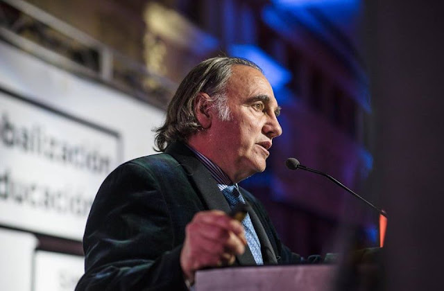 Transformando la educación: Descubre la visión pedagógica de Carlos Alberto Torres | Guía completa 2023